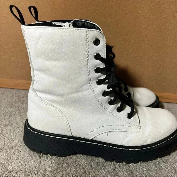 Sincerely Jules Harley white lace up boots with side zippers sz 8.5M - Picture 8 of 8